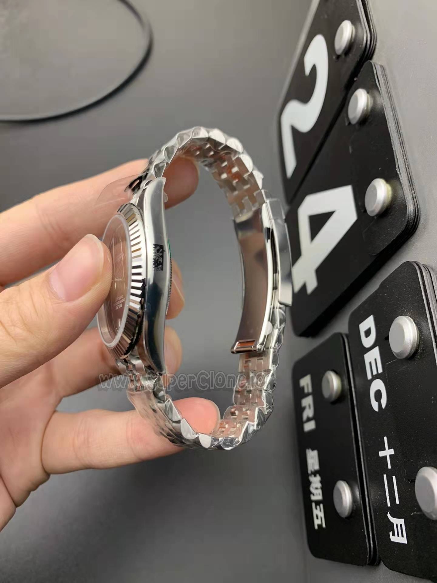 Clean Factory 904L Steel Case Finishing