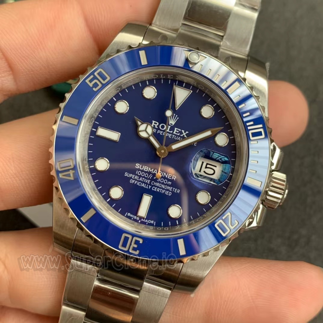 Submariner 116619LB Case Architecture Angled view showing case profile integration and bezel teeth alignment on the oyster case