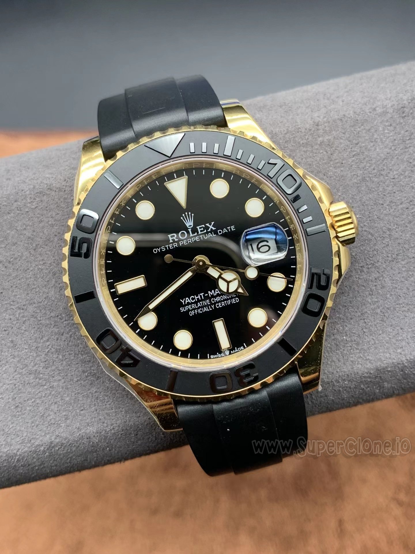 Yacht-Master 226658 yellow gold dial finish