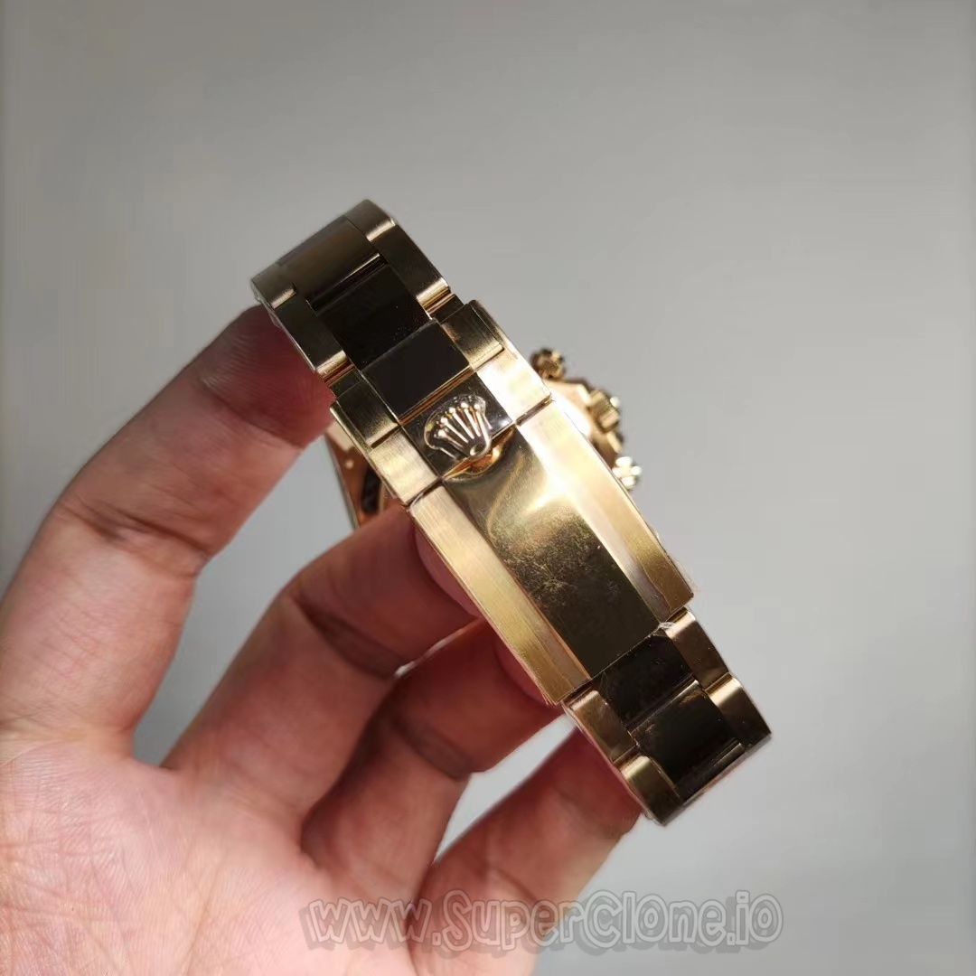Gold Bracelet Clasp View