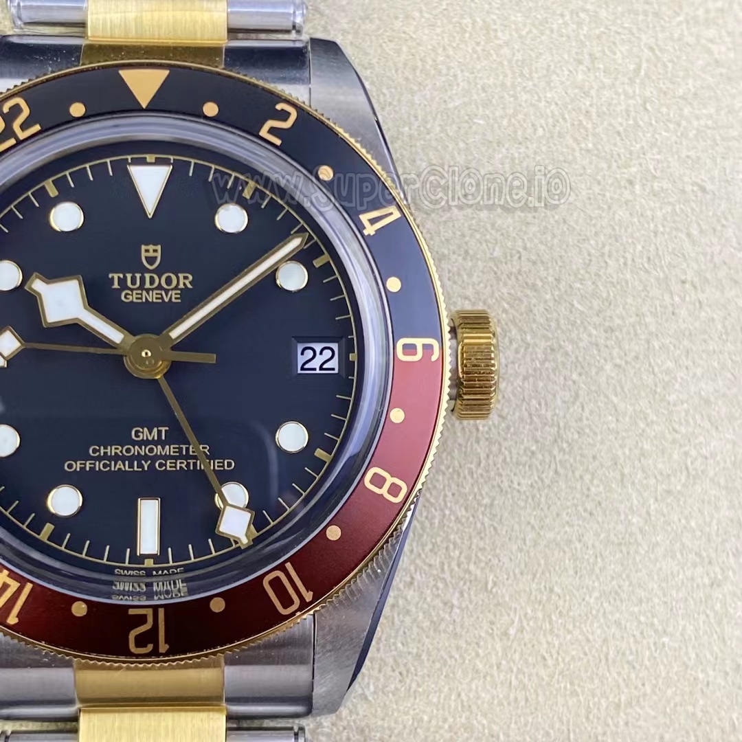 Tudor Black Bay GMT Bezel Texture and Gold Markings