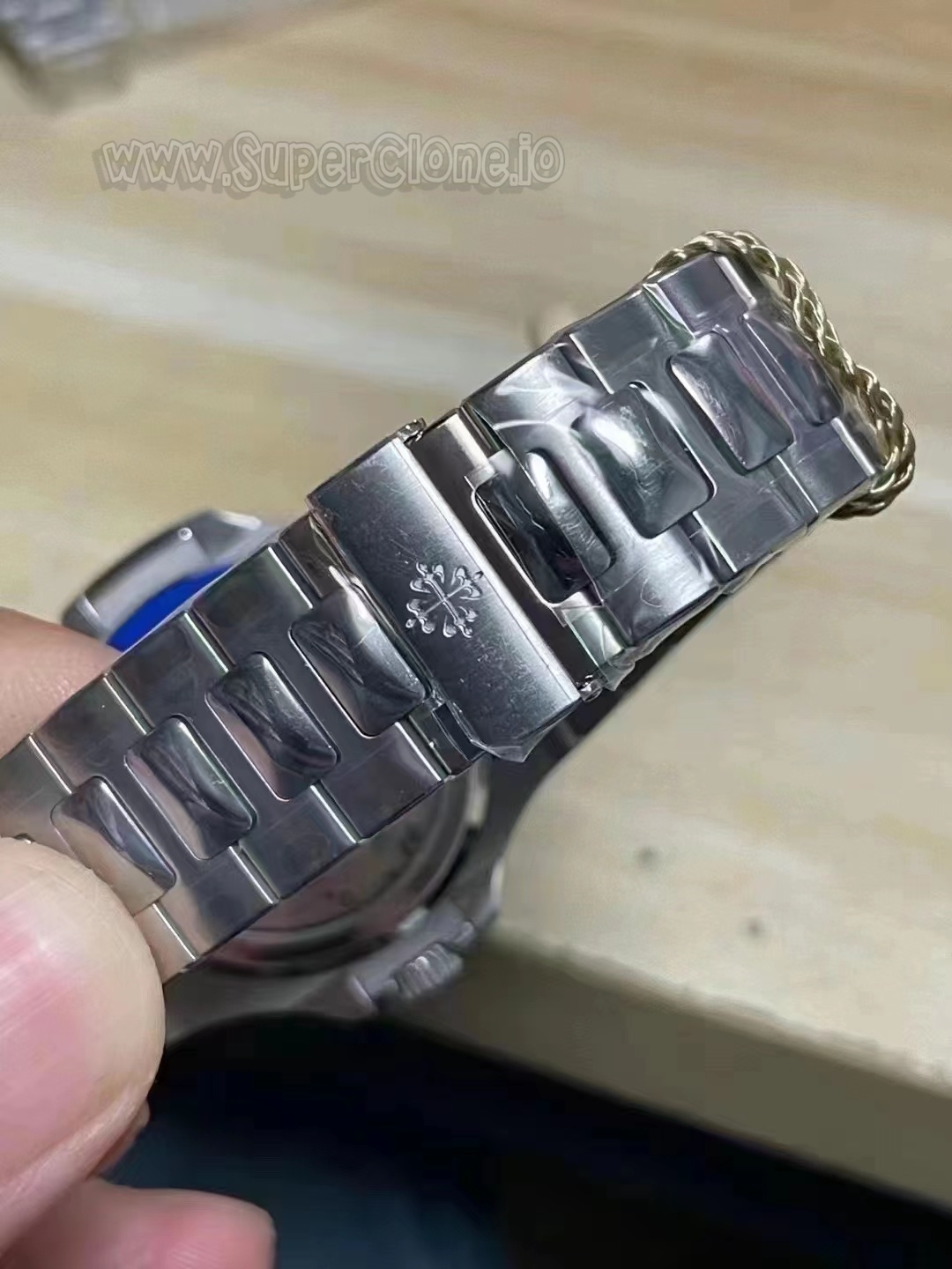 V2 Nautilus 5712 steel bracelet link finish
