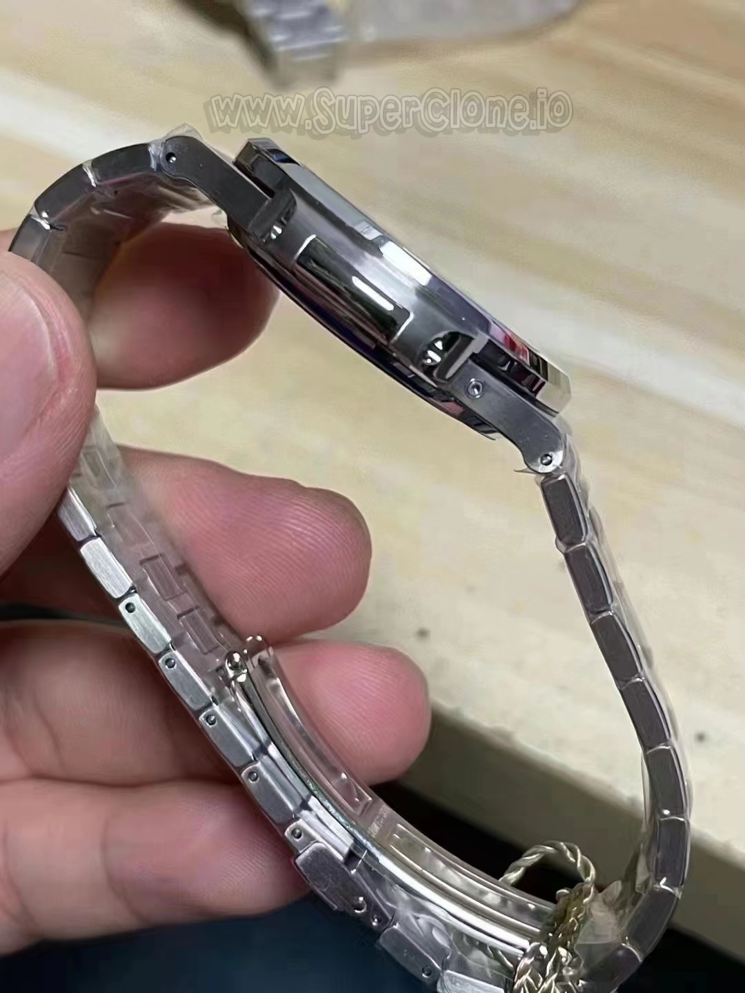 V2 Nautilus 5712 mid-case pushers