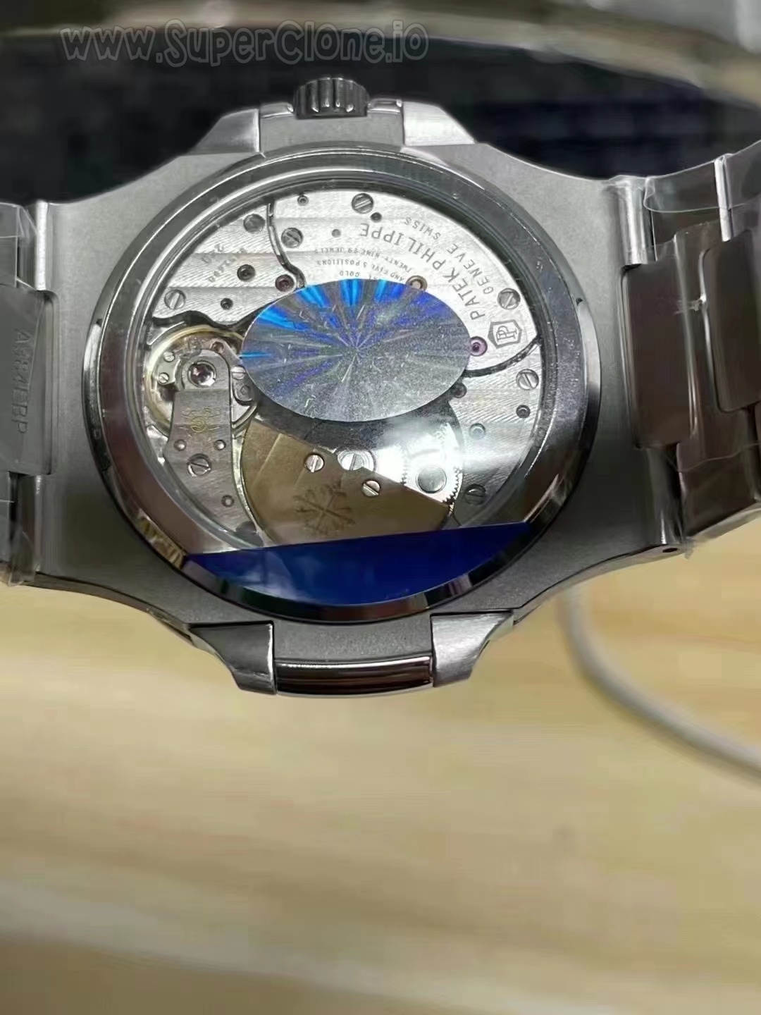 V2 Nautilus 5712 movement balance wheel detail