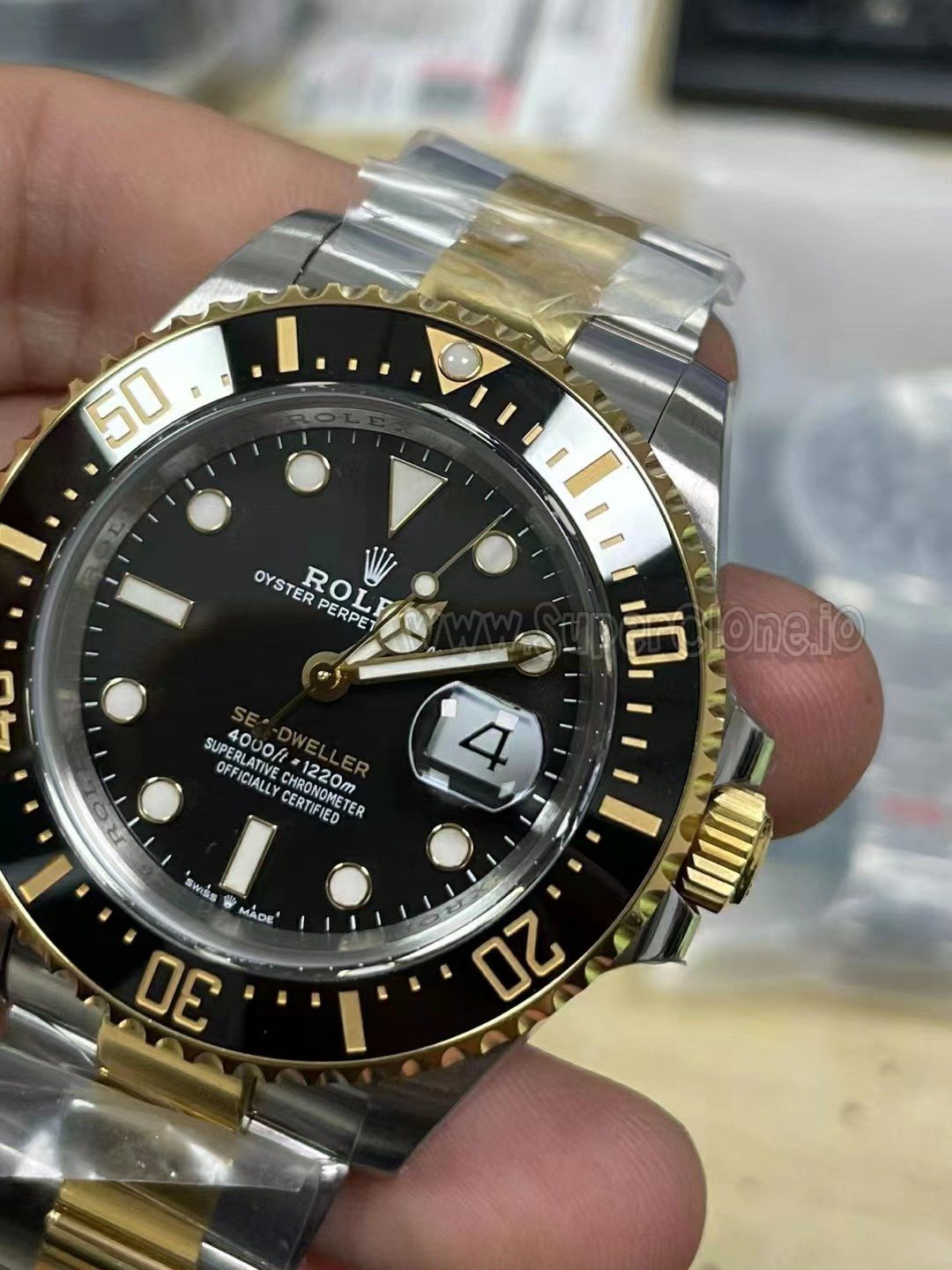 Sea-Dweller 126603 Case Profile and Lug Construction