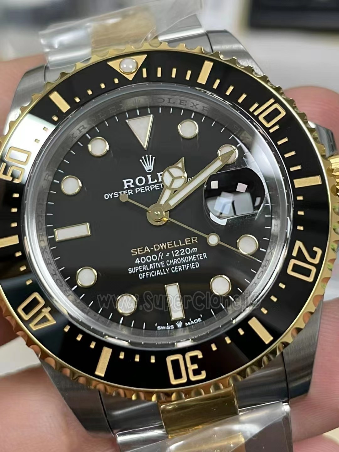 Gold Tone Color Consistency Across Bezel and Bracelet