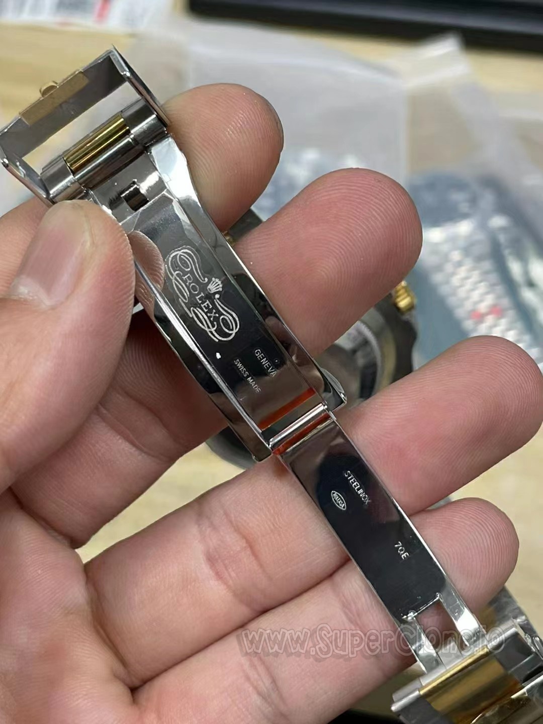 Glidelock Clasp Mechanics and Engraving