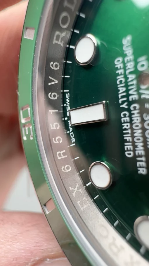 rolex-submariner-date-116610lv-hulk-green-ceramic-bezel-green-dial-40mm (3)