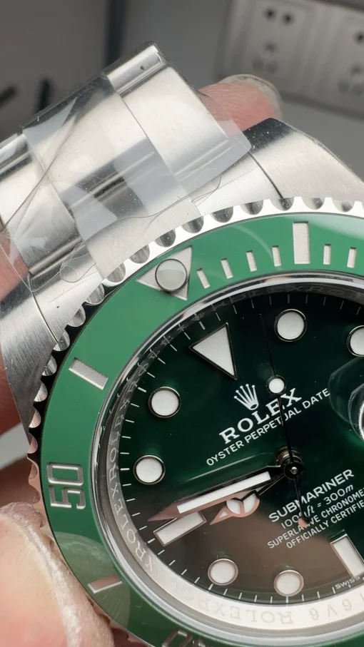 rolex-submariner-date-116610lv-hulk-green-ceramic-bezel-green-dial-40mm (7)