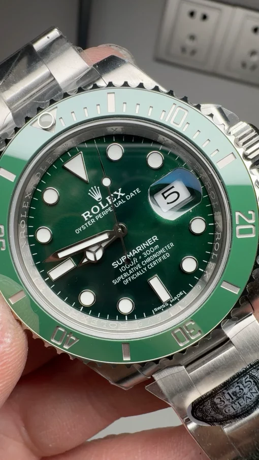 rolex-submariner-date-116610lv-hulk-green-ceramic-bezel-green-dial-40mm (9)