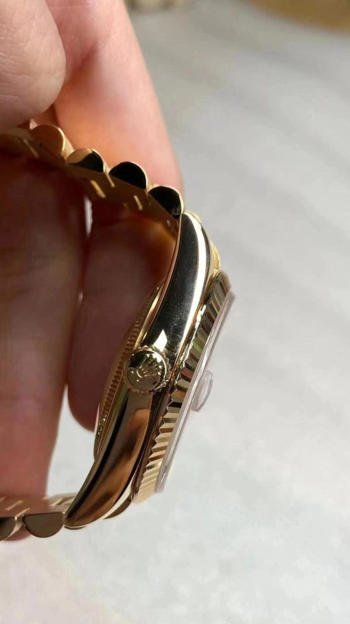 118238-green-dial-18k-yellow-gold-2