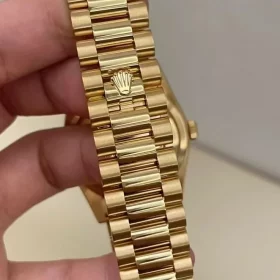 118238-yellow-gold-day-date-diamond-markers-4