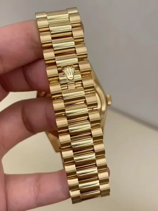 118238-yellow-gold-day-date-diamond-markers-4