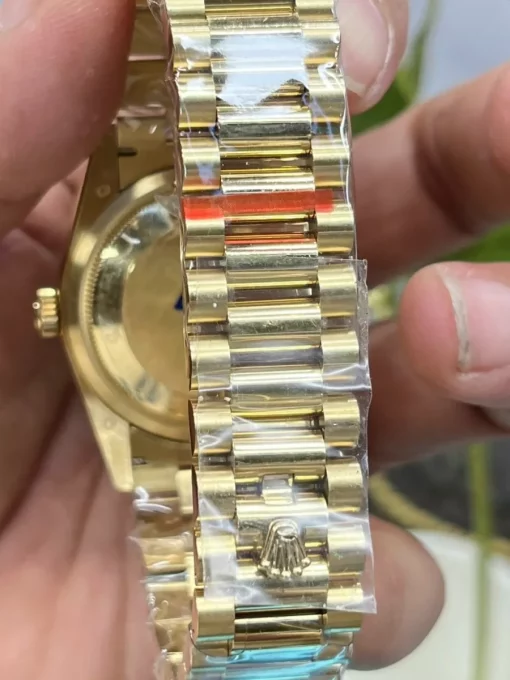118238-yellow-gold-day-date-with-black-dial-6