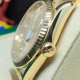 118238-yellow-gold-day-date-with-champagne-diamond-dial-4