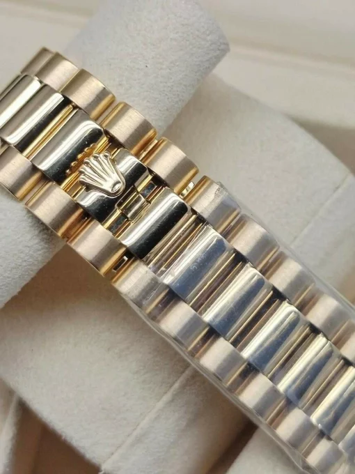 118238-yellow-gold-day-date-with-champagne-diamond-dial-5