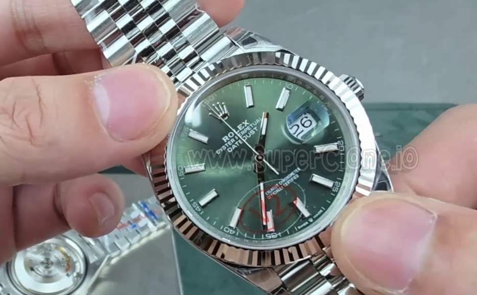 Reflective finish on VS Factory V2 platinum coated bezel