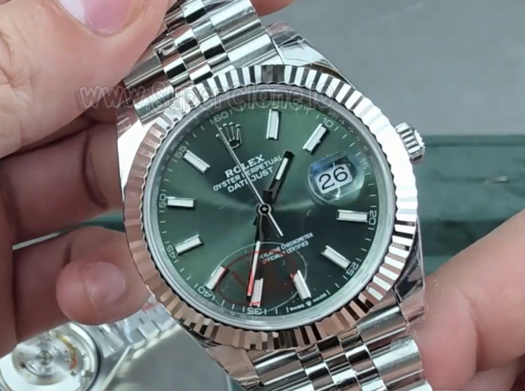 Close-up macro of VS Factory V2 Datejust fluted bezel details