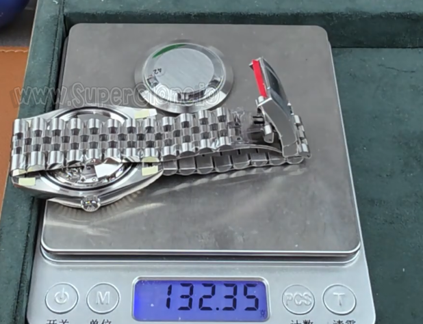 Digital scale displaying VS Factory Datejust V2 weight at 132.3 grams
