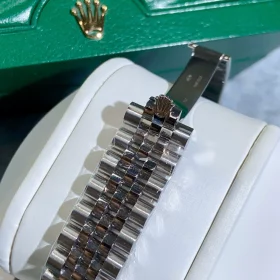datejust-116244-tahiti-mop-dial-diamond-bezel-jubilee-4