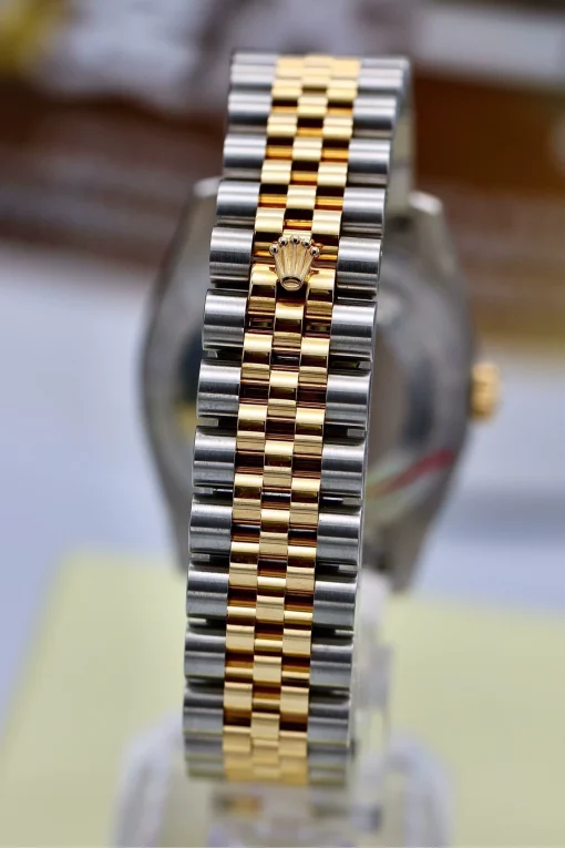 m116233-0017-champagne-dial-diamond-markers-jubilee-3