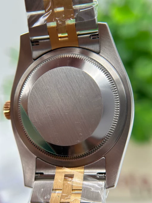 m116233-0017-champagne-dial-diamond-markers-jubilee-5