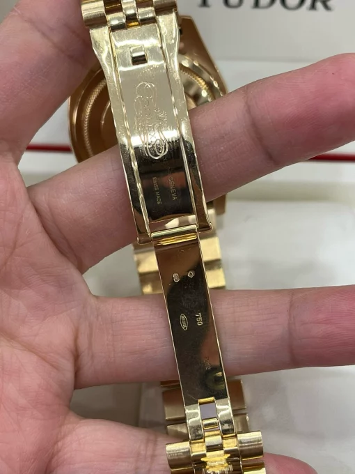 m116238-0085-green-floral-dial-full-gold-jubilee-6