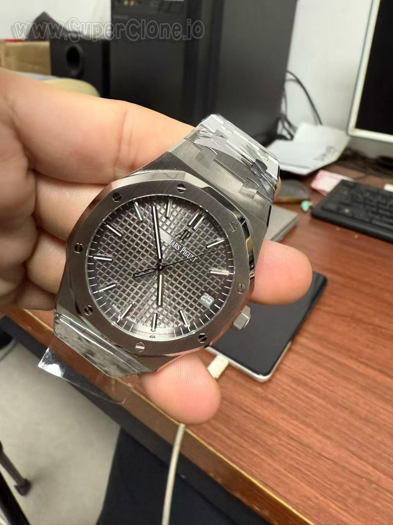 VS Factory AP 15500 Grey Dial Tapisserie Pattern Detail